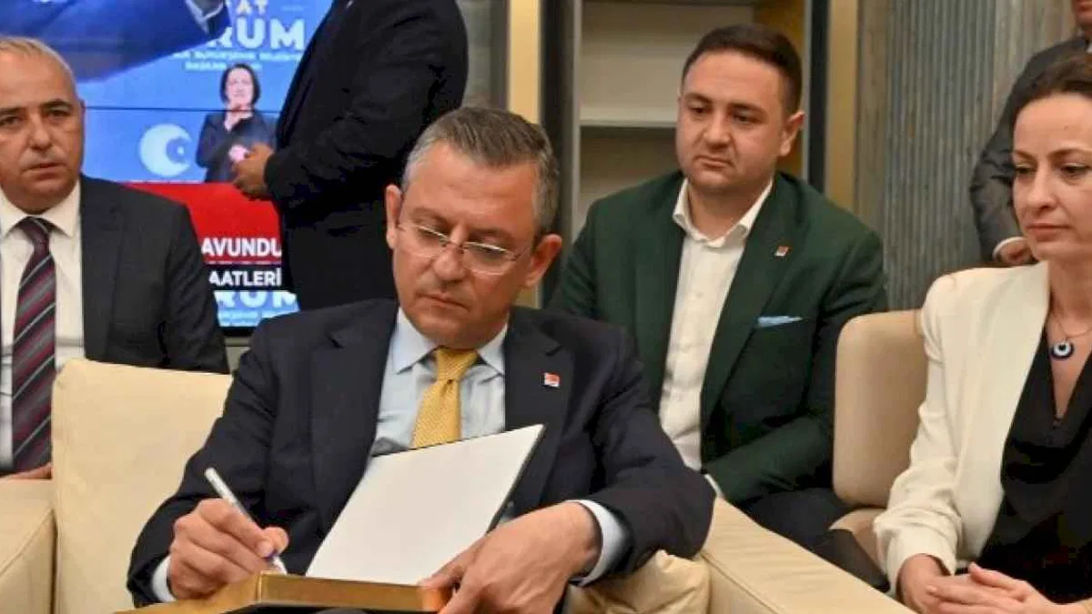 Seçim sonrası Manisa'da şeref defterine ilk 'Özel' not