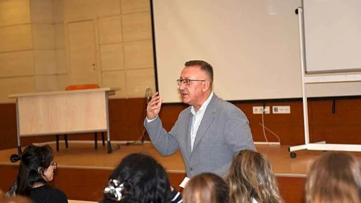 Adapazarı Belediye Başkanı Işıksu mezun olduğu fakültede öğrencilerle buluştu