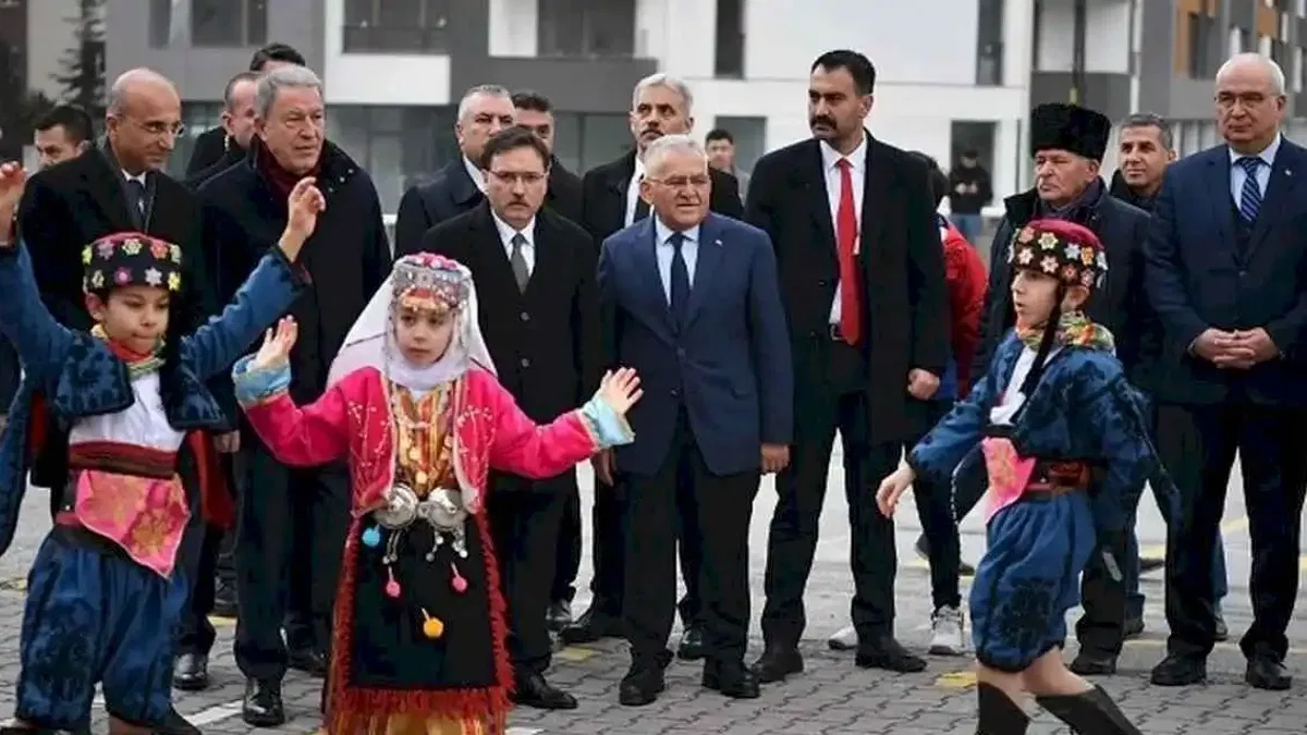 Kayseri protokolü karne dağıttı