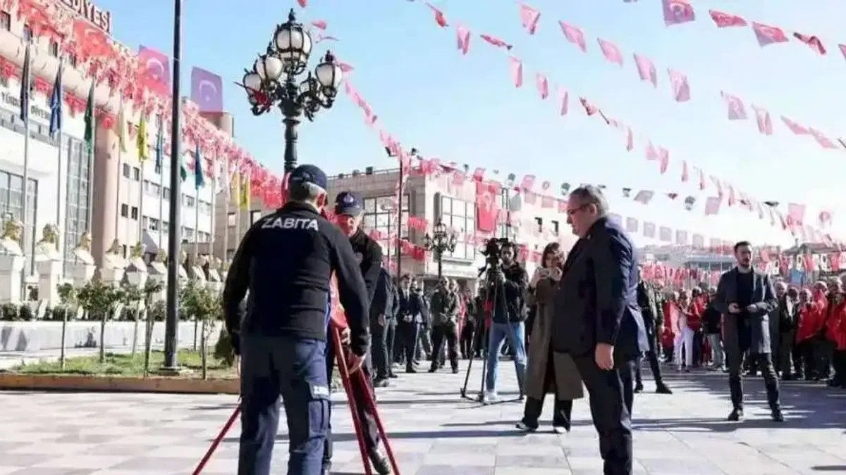 Cumhuriyet Bayramı kutlamaları Keçiören'de çelenk sunma ile başladı