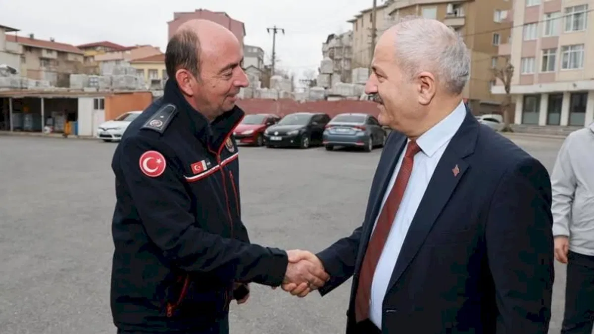 Kocaeli Gebze’de bayram öncesi kamu personeline ziyaret