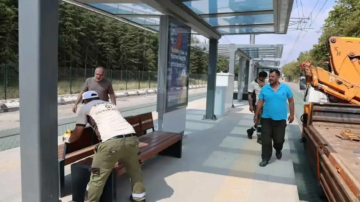 Kocaeli’de tramvay duraklarına 260 yeni bank