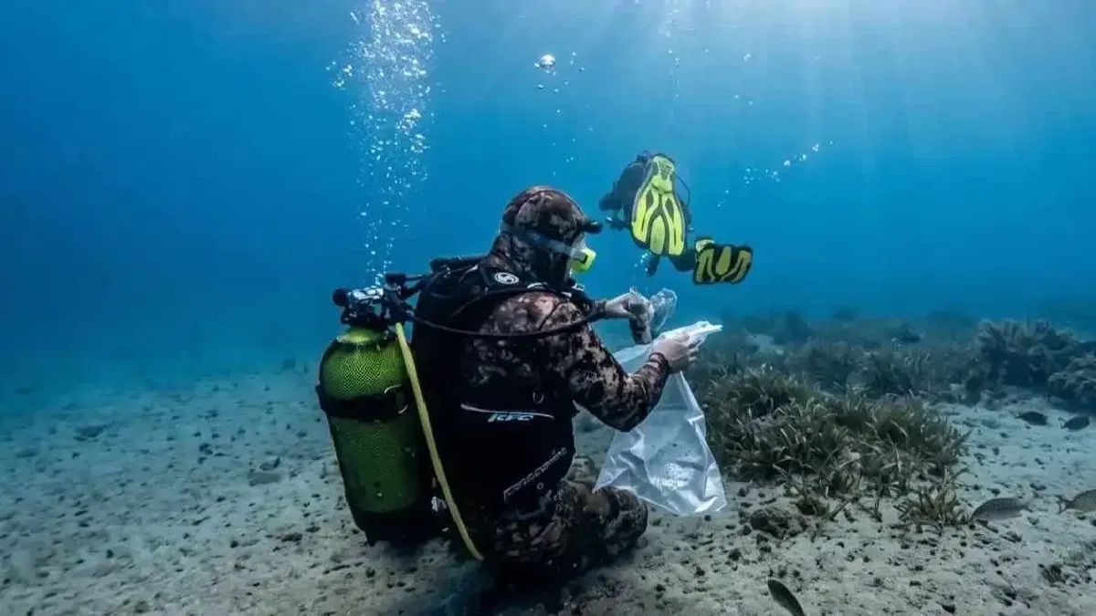 Aydın Kuşadası'nda deniz dibi temizliği