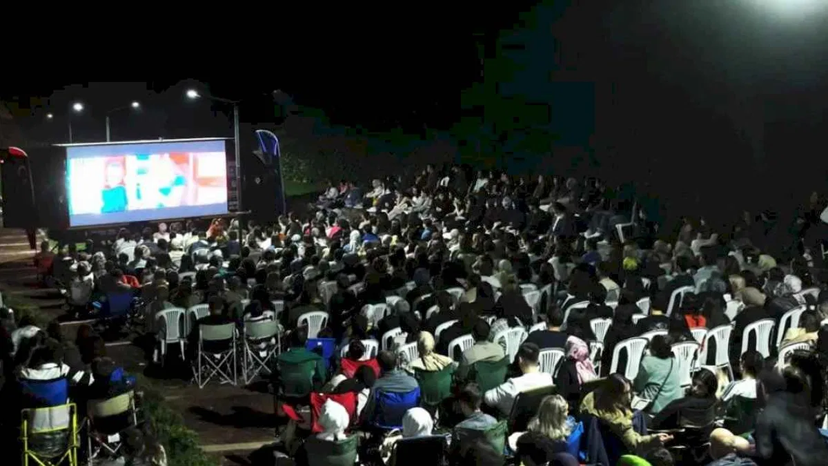 Bursa'da açık havada sinema keyfi