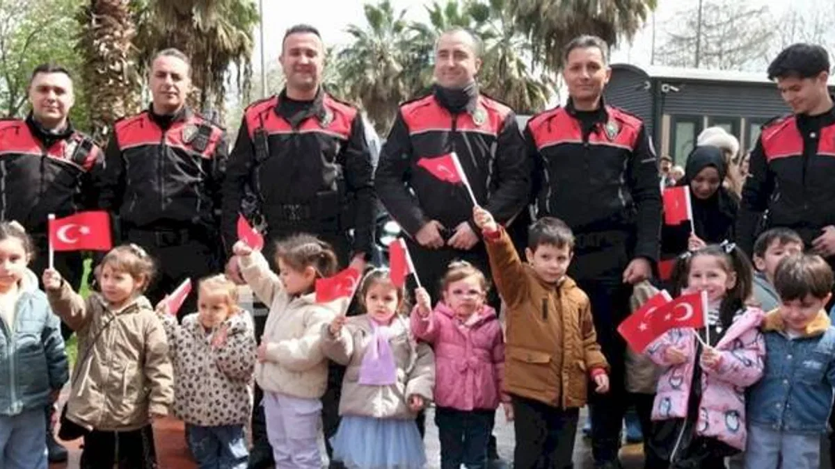 Kocaeli'de minikler polis amcalarını ağırladı