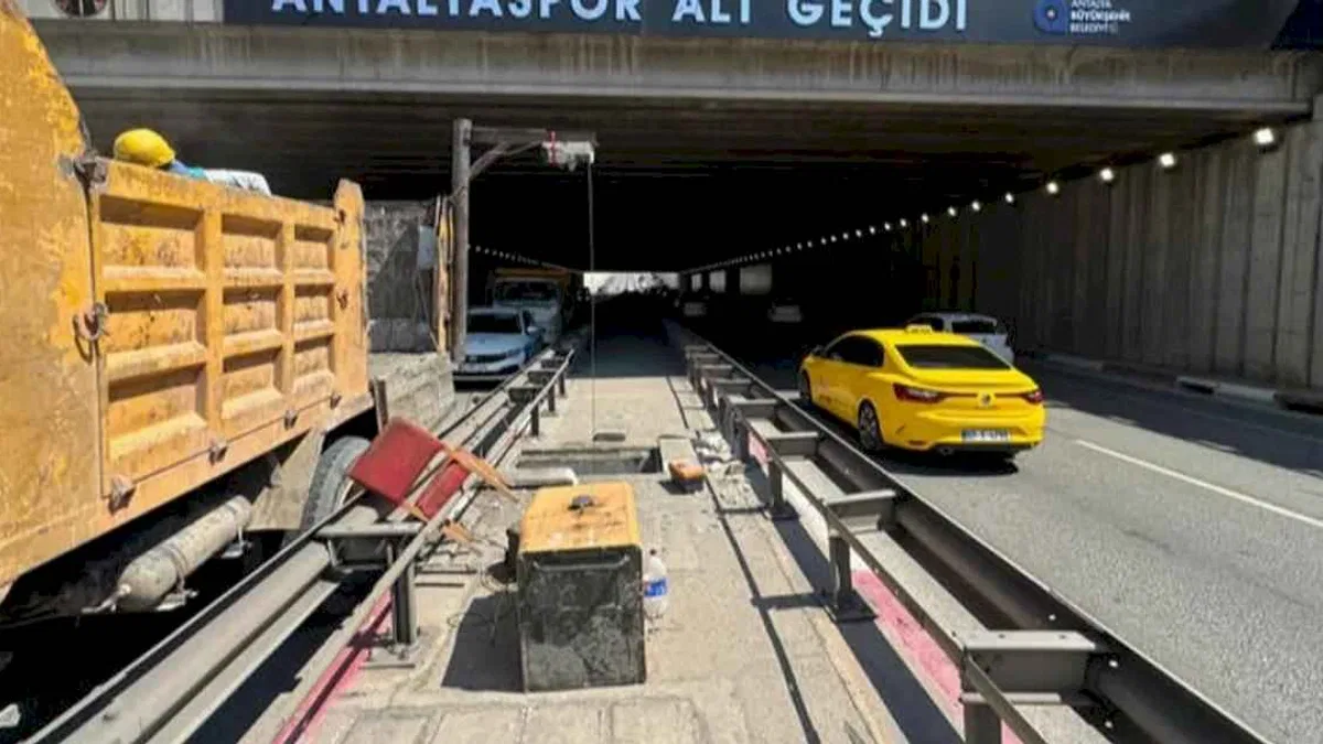 Antalya’da yağmur sezonu öncesi altyapı temizliği hız kazandı