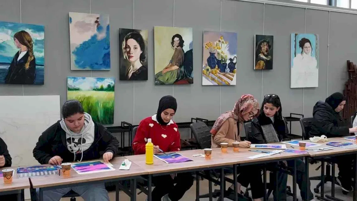 Kocaeli'de Dünya Ressamlar Günü'nde yeteneklerini keşfettiler