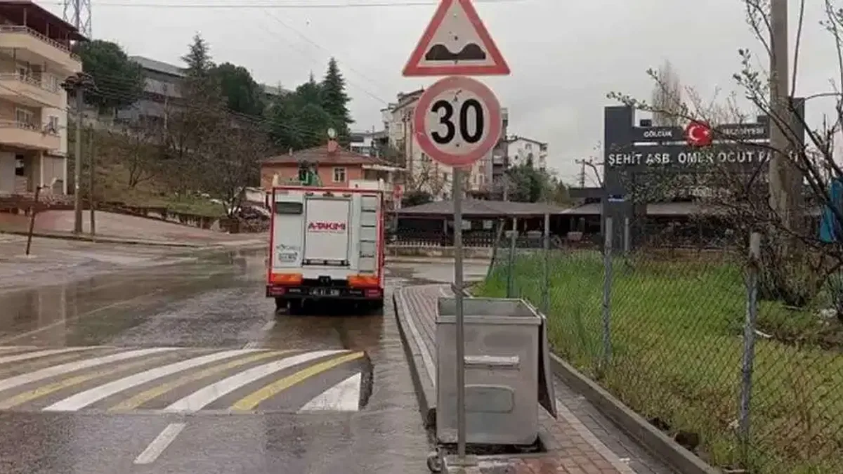 KBB trafik ve yol levhalarının onarımı yapılıyor