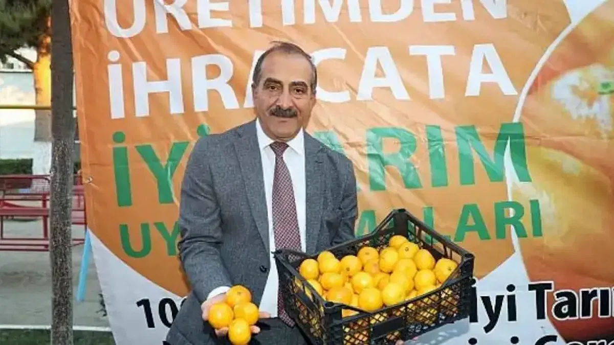 Satsuma mandalina yüklü TIR'lar ihracata yolcu edildi