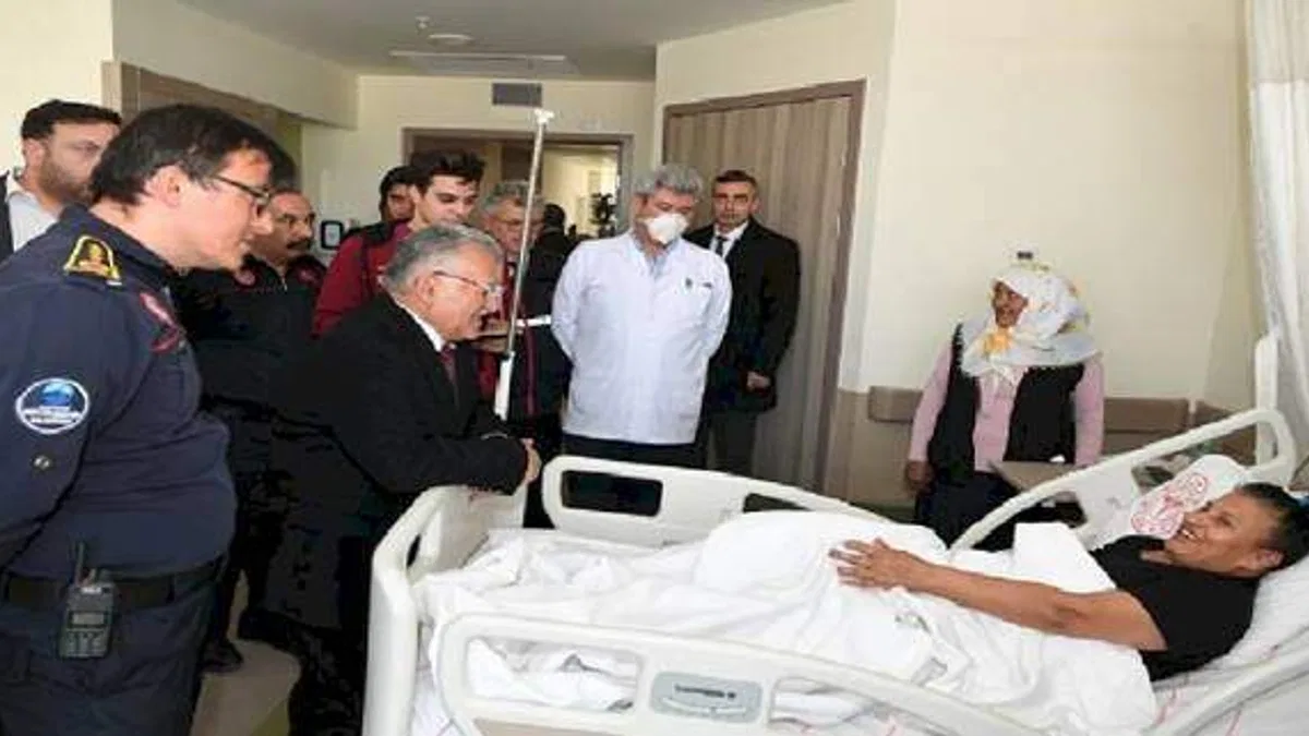 Depremzedelere Büyükkılıç morali