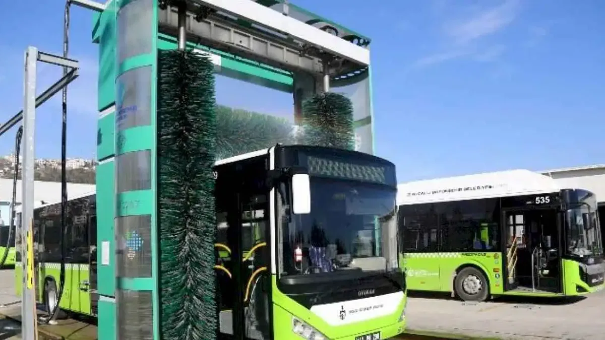 Kocaeli'de otobüsler gri suyla yıkanıyor