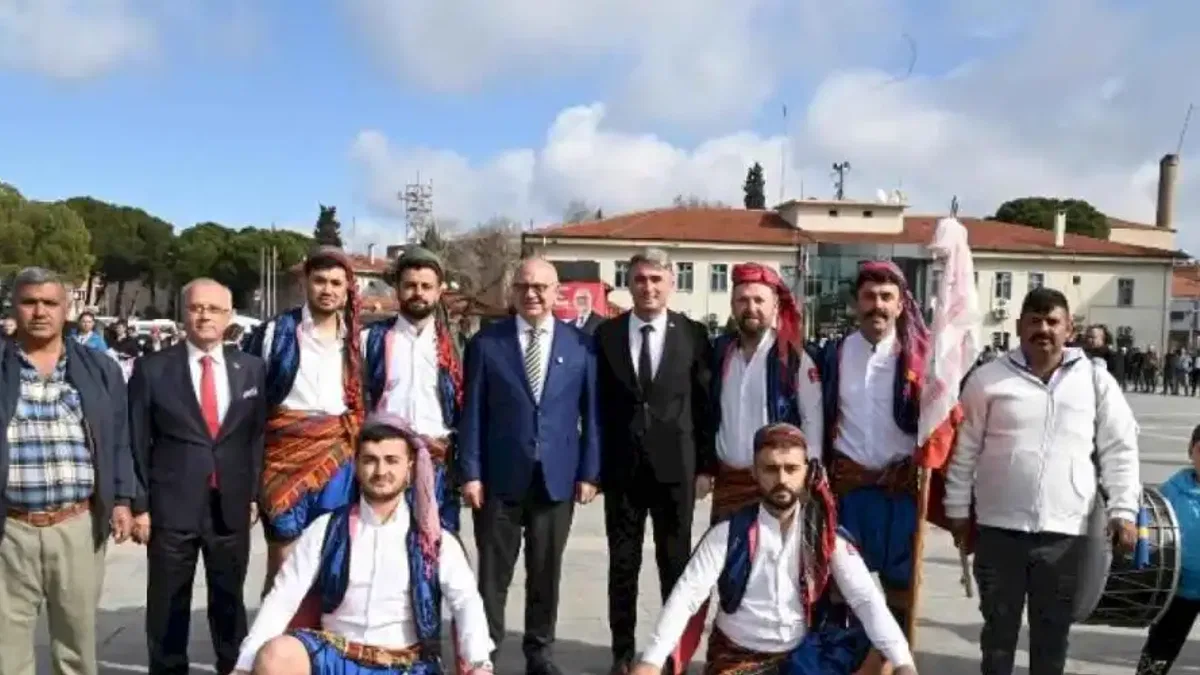 Başkan Ergün'e Kula'da sevgi seli