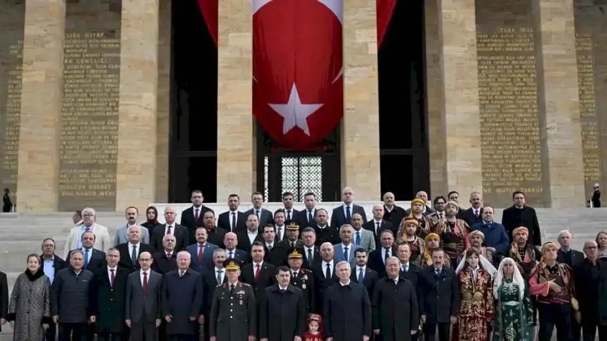 Başkent'ten Ata'ya saygı duruşu