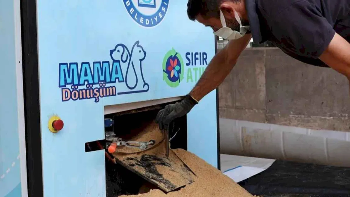 Bursa Yıldırım'da atık gıdalar mamaya dönüşüyor