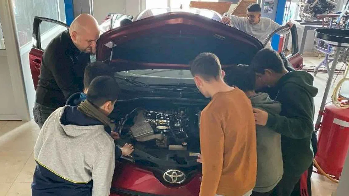 Toyota'dan afet bölgesindeki 20 okula ekipman desteği
