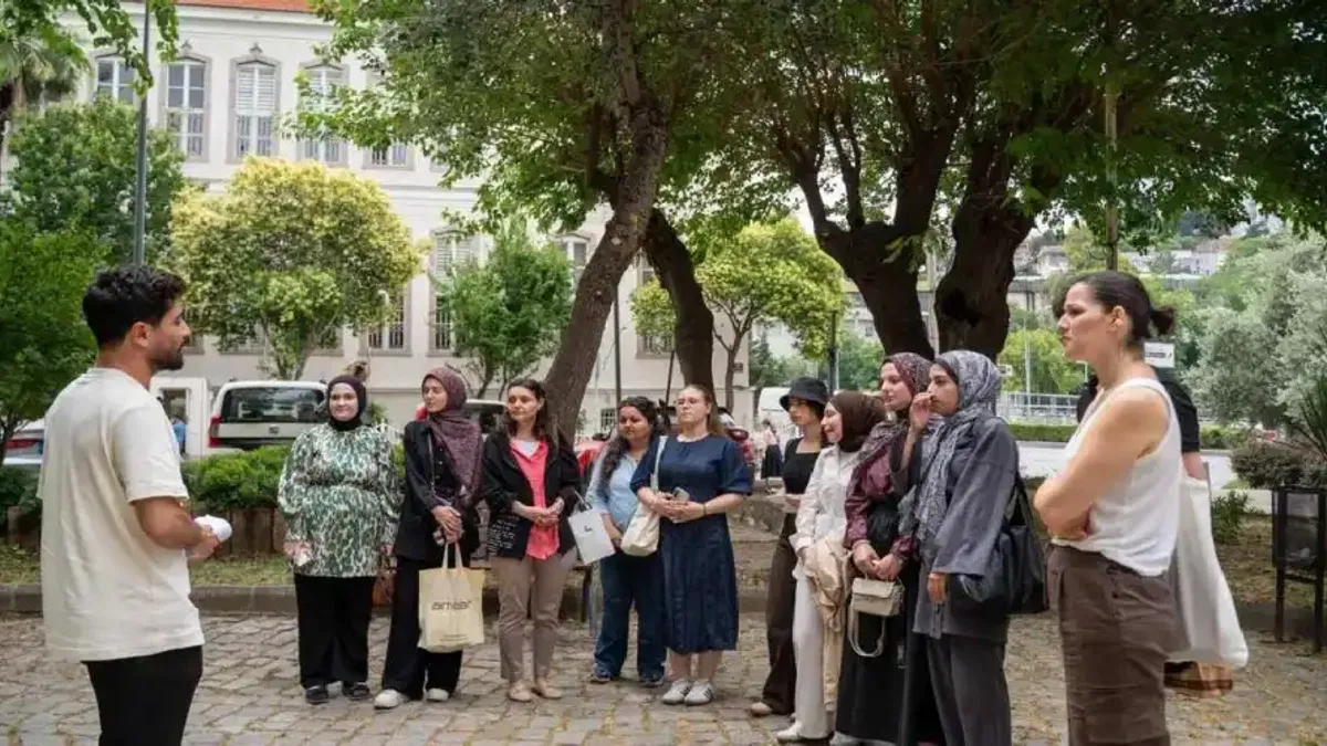 Tarık Dursun K.’nin izinde İzmir turu