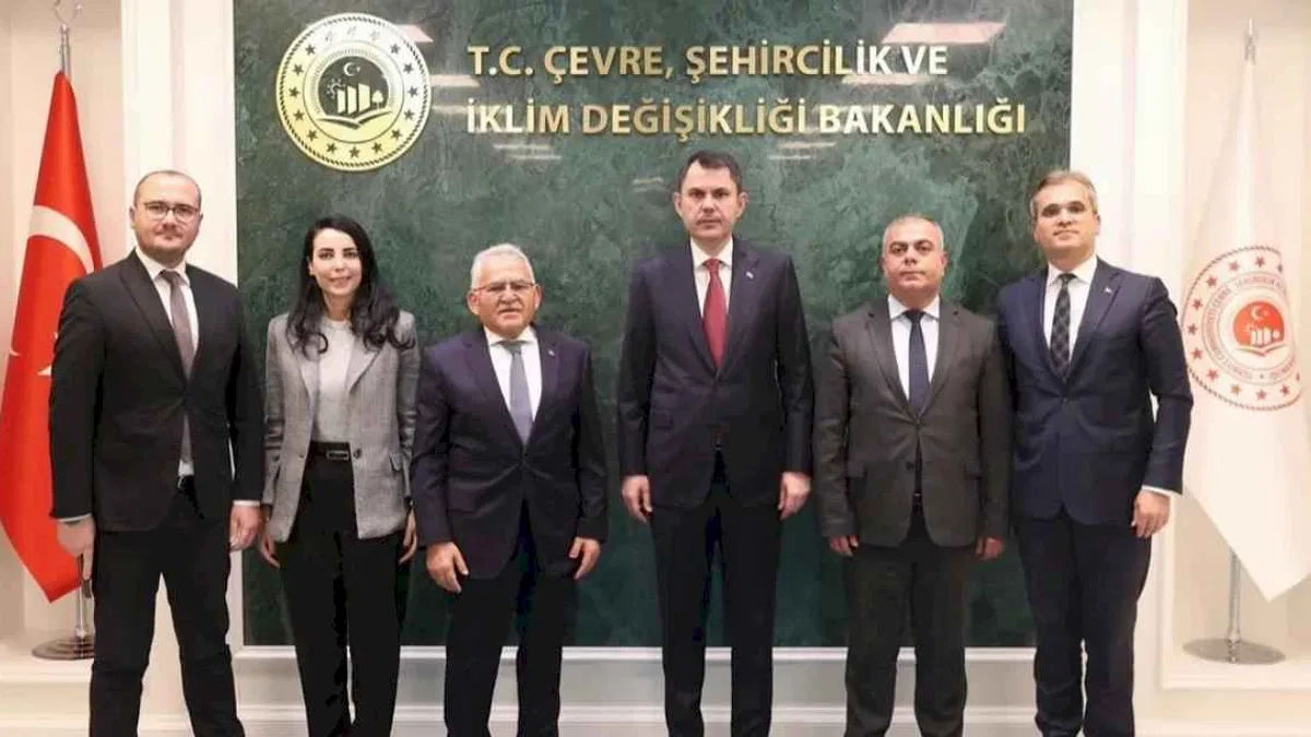 Memduh Büyükkılıç'tan Bakan Kurum'a ziyaret