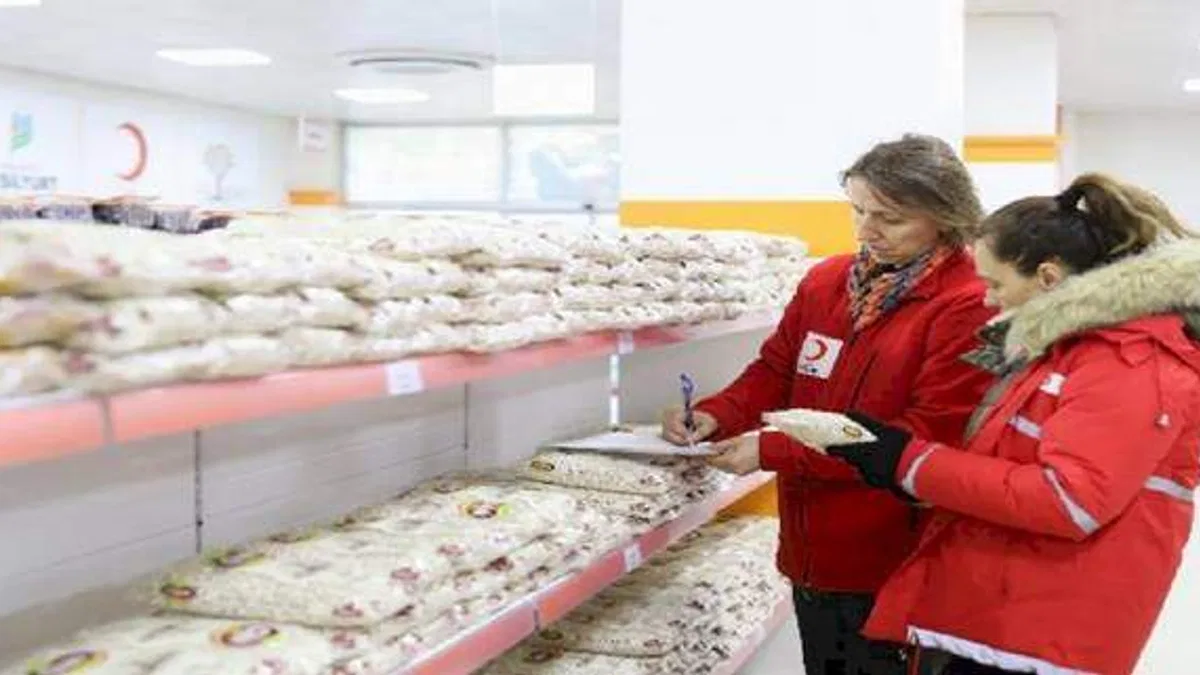 Kızılay'ın 12 sosyal marketi afetzedelerin hizmetinde