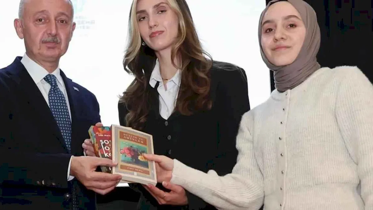 Kocaeli'de Başkan Büyükakın geleceğin lider adaylarıyla buluştu