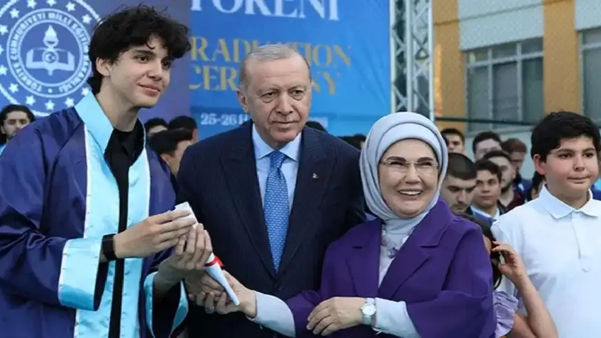 Erdoğan torununa diplomayı verdi