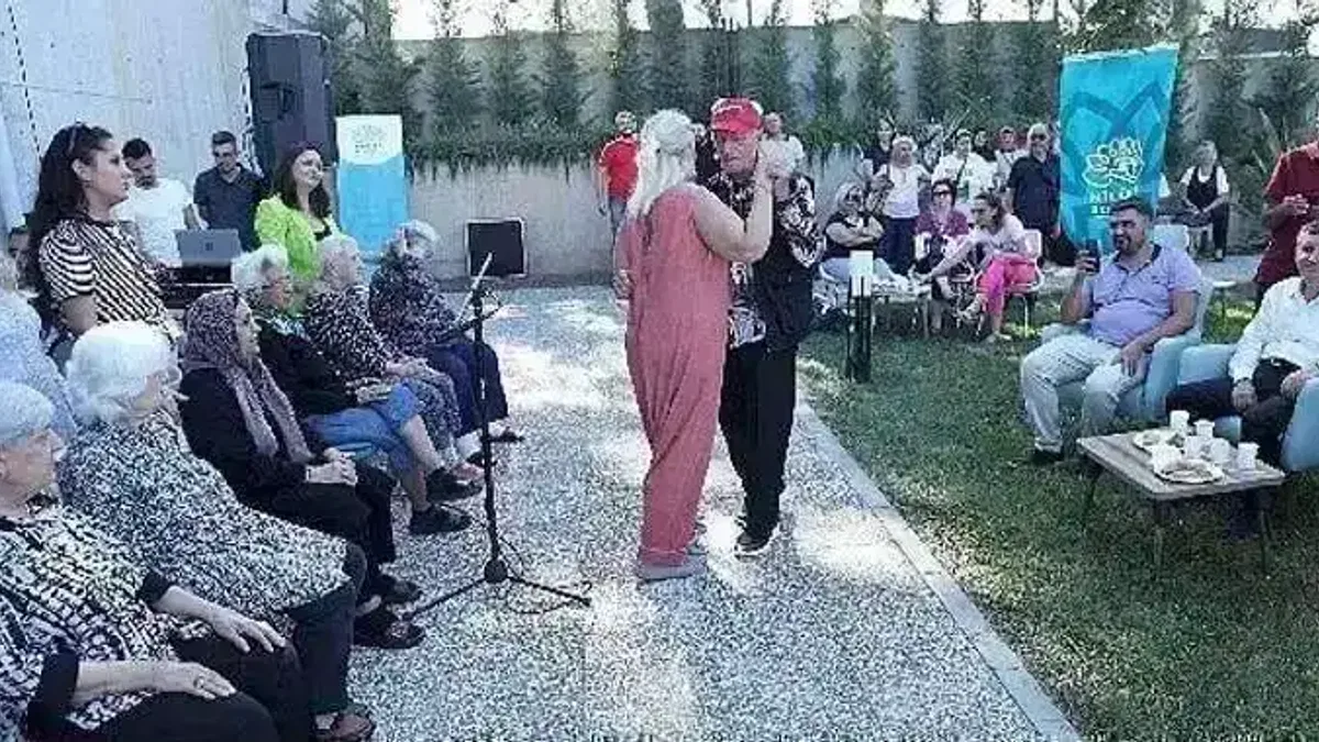 Alzheimer Hastalarının Neşe Dolu Günü