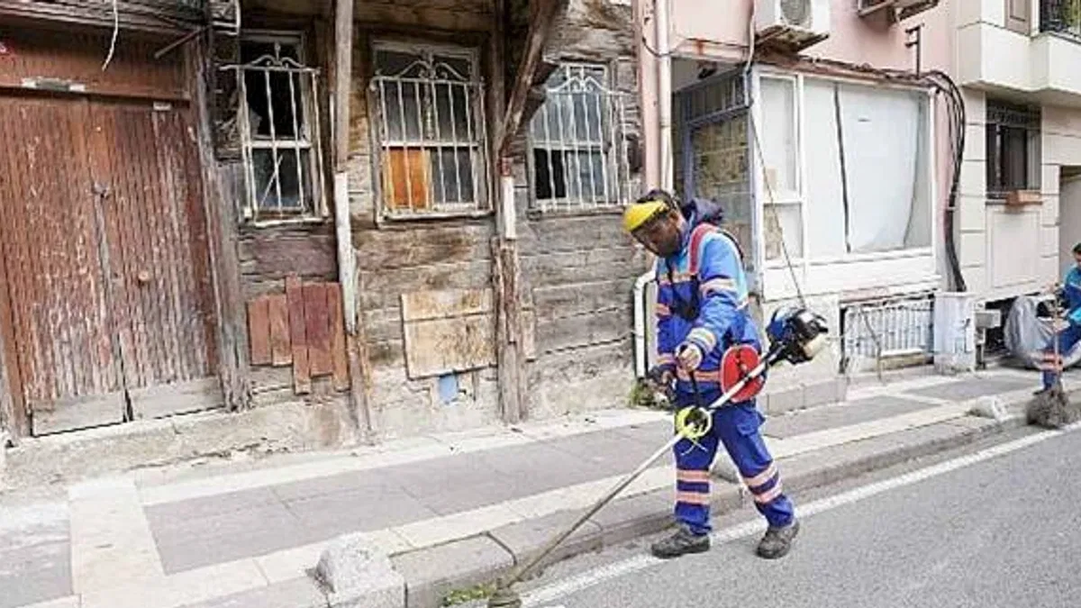 Üsküdar Belediyesi temizlik çalışmalarını yoğun bir şekilde sürdürüyor