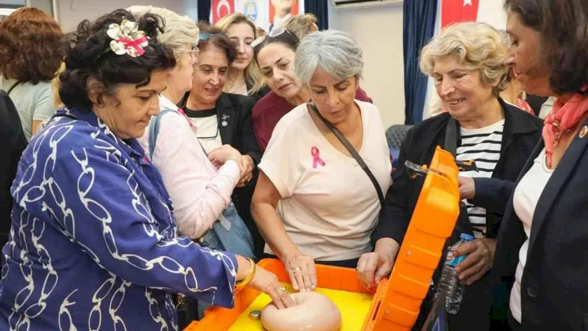 Mudanya'da 'Pembe Ekim' farkındalığı... Ücretsiz ve randevusuz taramalar başlayacak