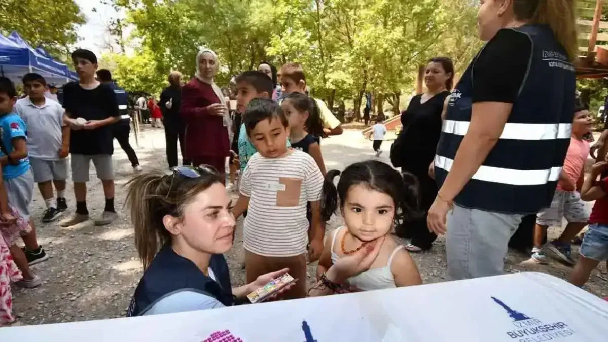 İzmir Bayraklı Karagöl’de sosyal dayanışma pikniği