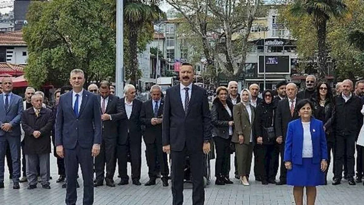 Gölcük'te Muhtarlar Günü törenle kutlandı.