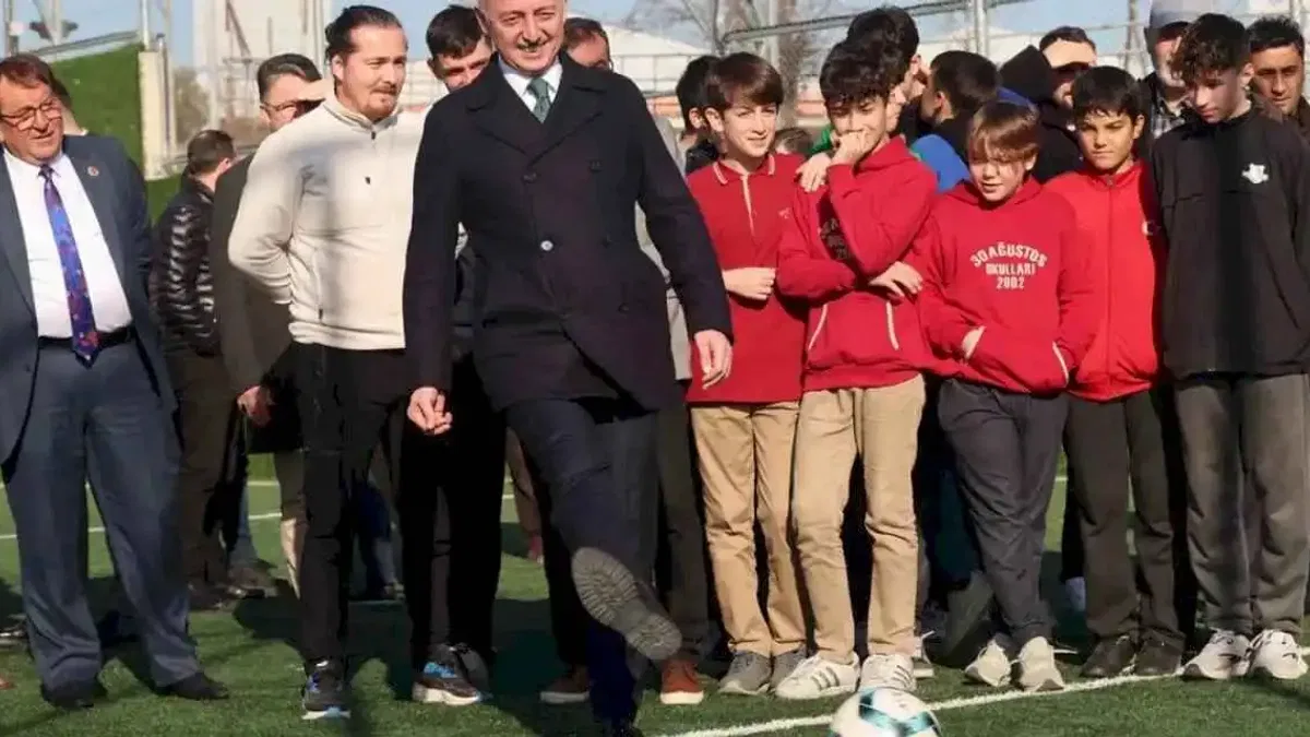 İzmit Ayazma’ya sentetik futbol sahası