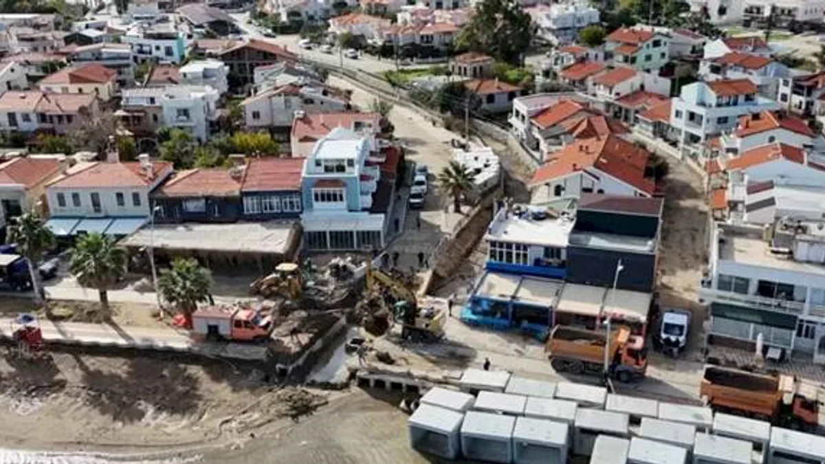 Foça'da dere yatağına yapılan kanal taşkını önledi