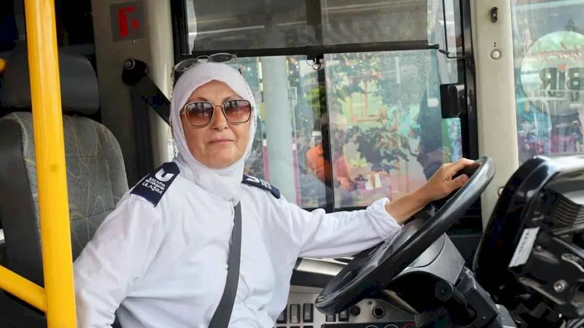 Sakarya ulaşımında 4 yeni kadın şoför daha kontak çevirdi