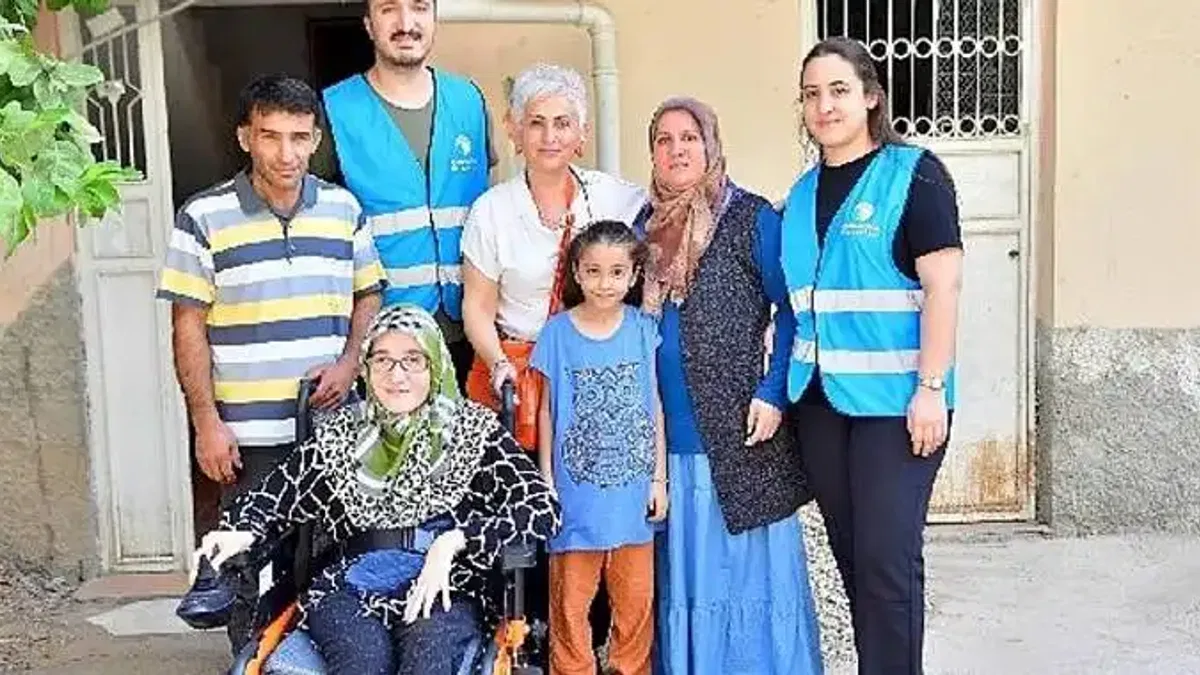 İrem Dönmez'e Akülü Sandelye