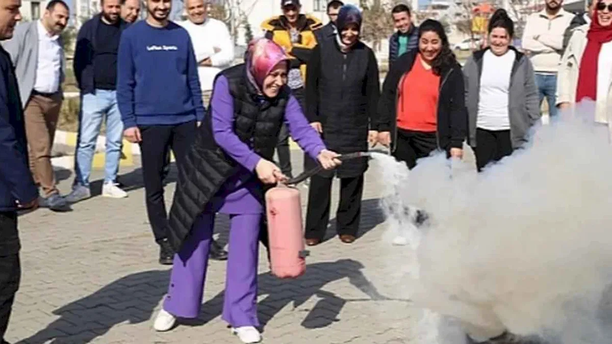 Hatay itfaiyesinden sevgievlerinde yangın tatbikatı