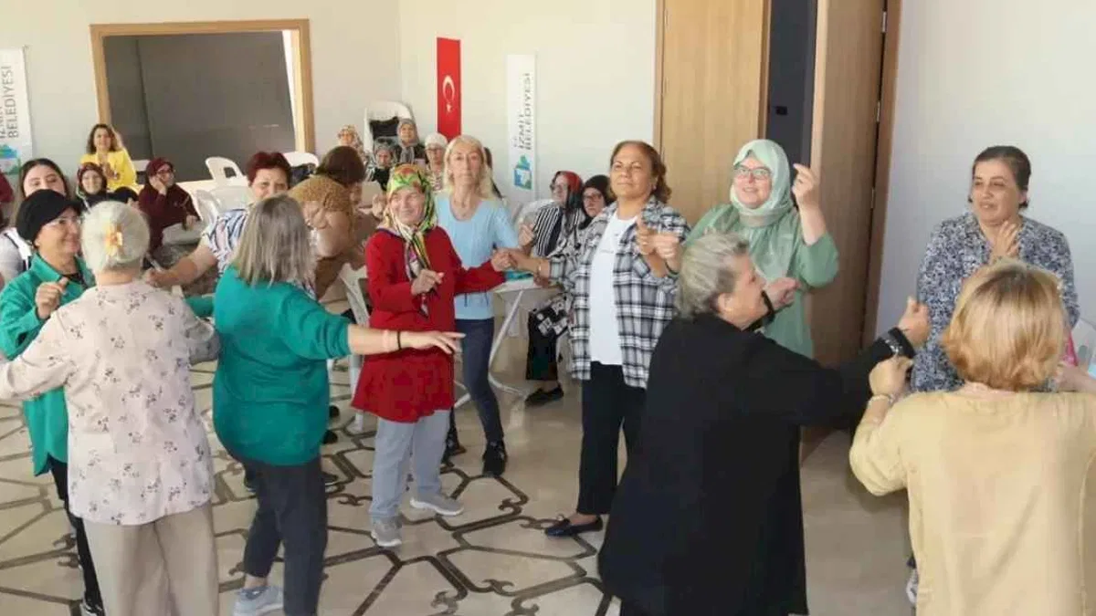 Kocaeli'nde yaşlı bireyler kendi günlerinde doyasıya eğlendi