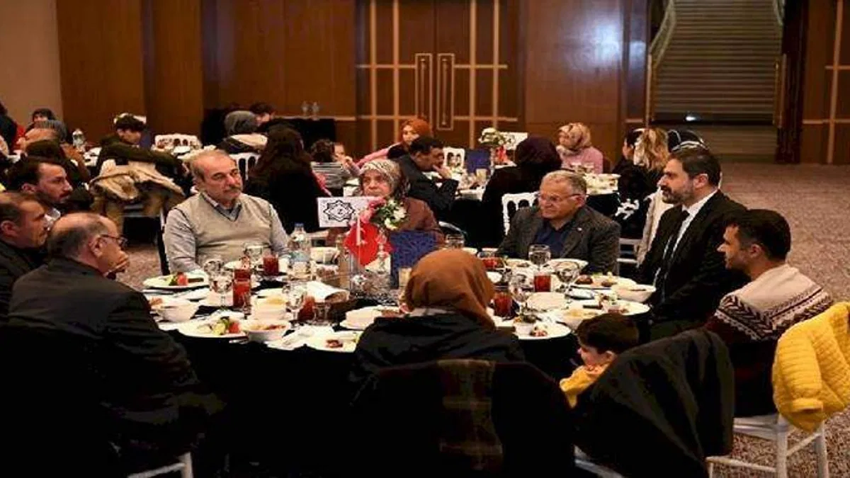 Depremzedeler iftarda Büyükkılıç'la buluştu