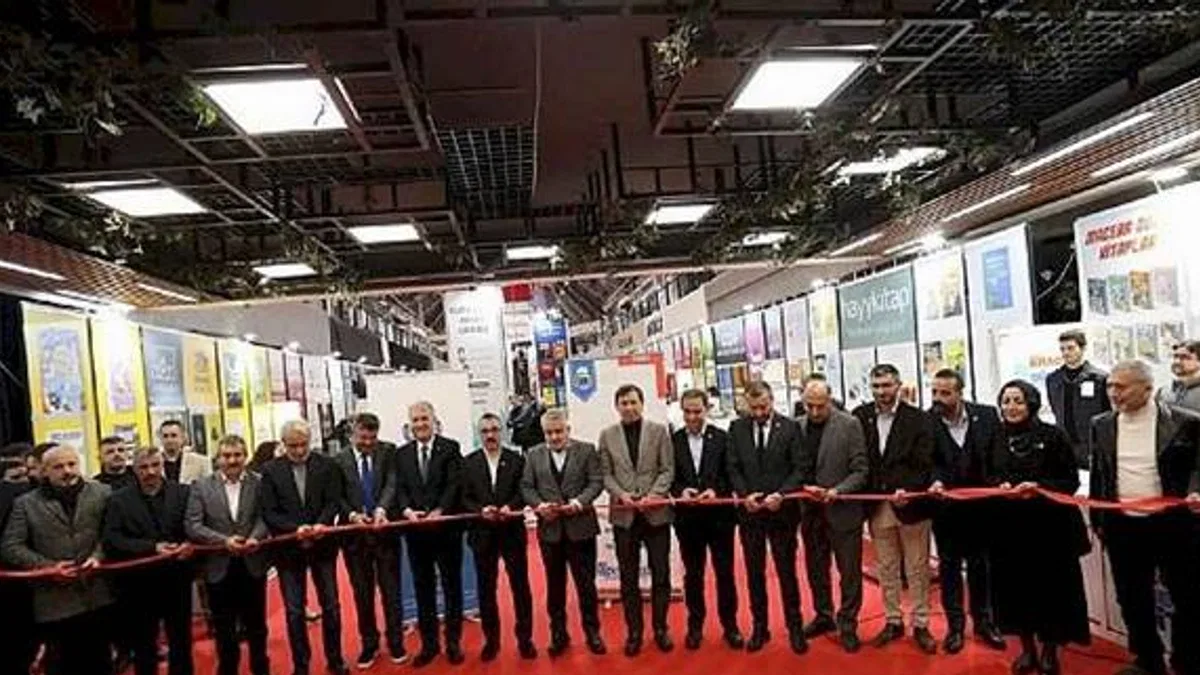 İnegöl belediyesi 8. Kitap fuarı başladı