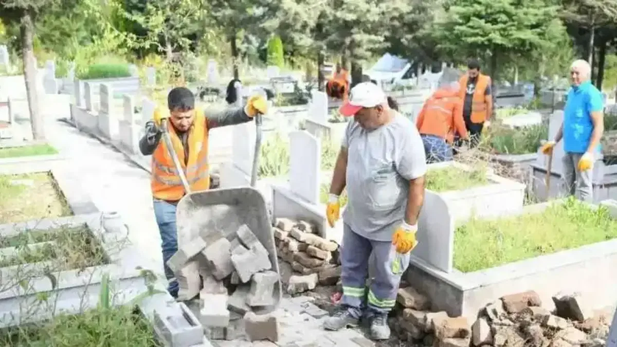 Çayırova'da Akse Mezarlığı'na bakım