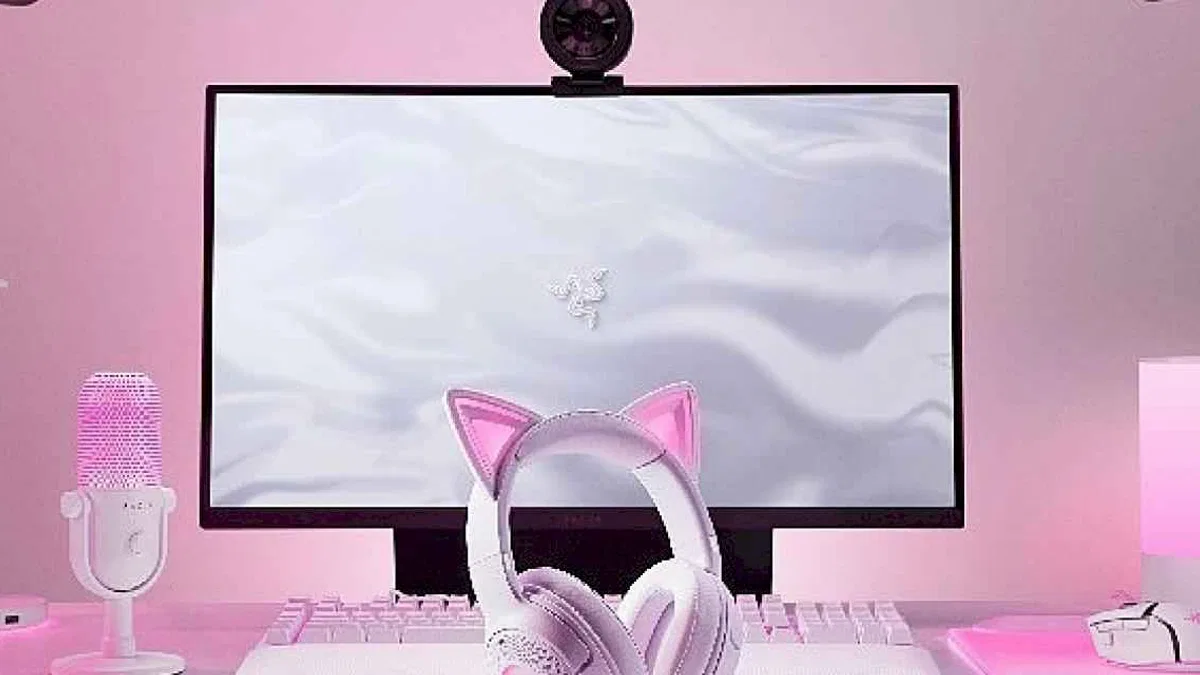İkonik kedi kulaklı kulaklık şimdi beyaz renkte: Razer Kraken Kitty V2 White Edition duyuruldu!