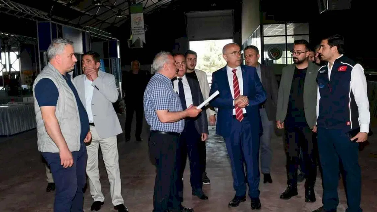 Başkan Er, 7. Malatya Yapı Dekorasyon fuar alanında incelemelerde bulundu