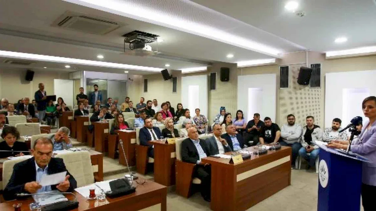 İzmir Karabağlar'da ilk meclis