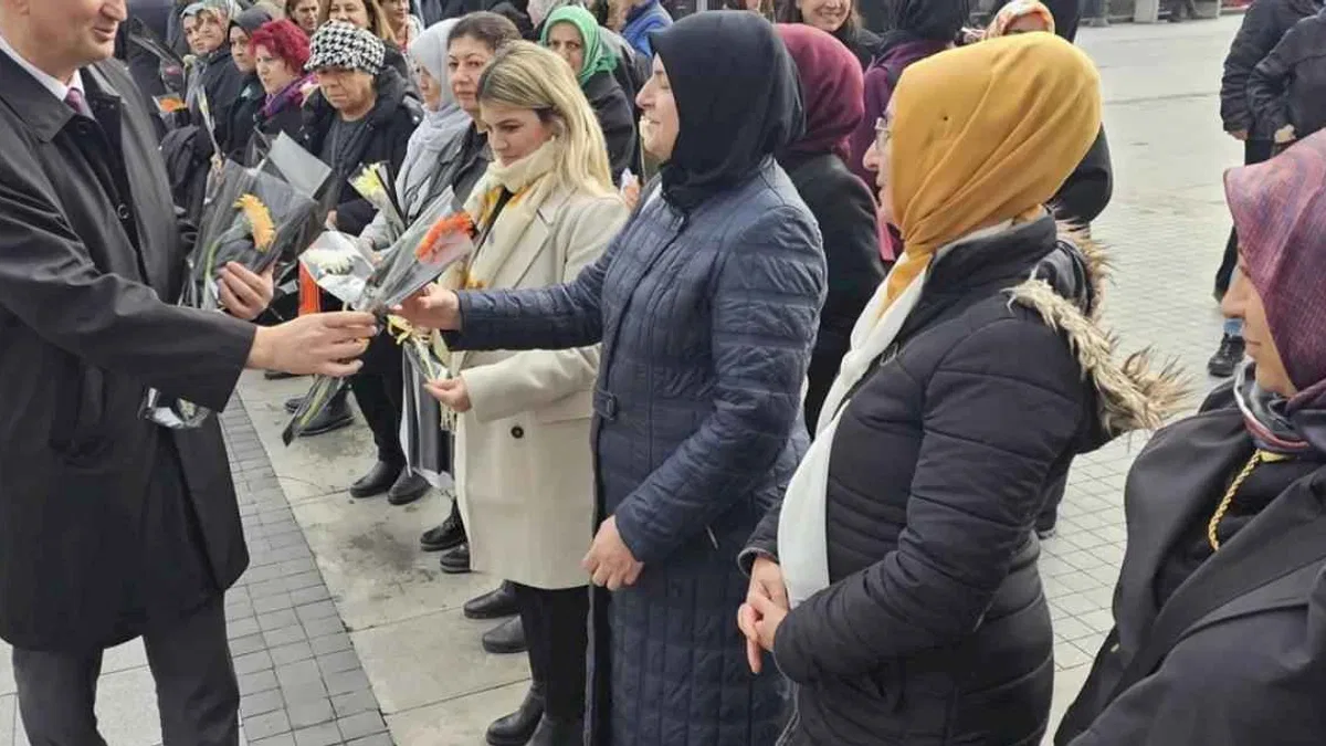 Kocaeli Gölcük'te Dünya Kadın Hakları Günü kutlandı