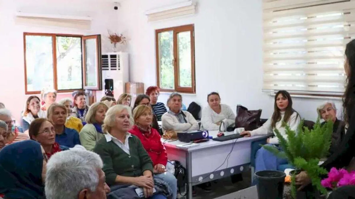 Antalya’da yaşlılara çiçek yetiştiriciliği ve bakım eğitimi