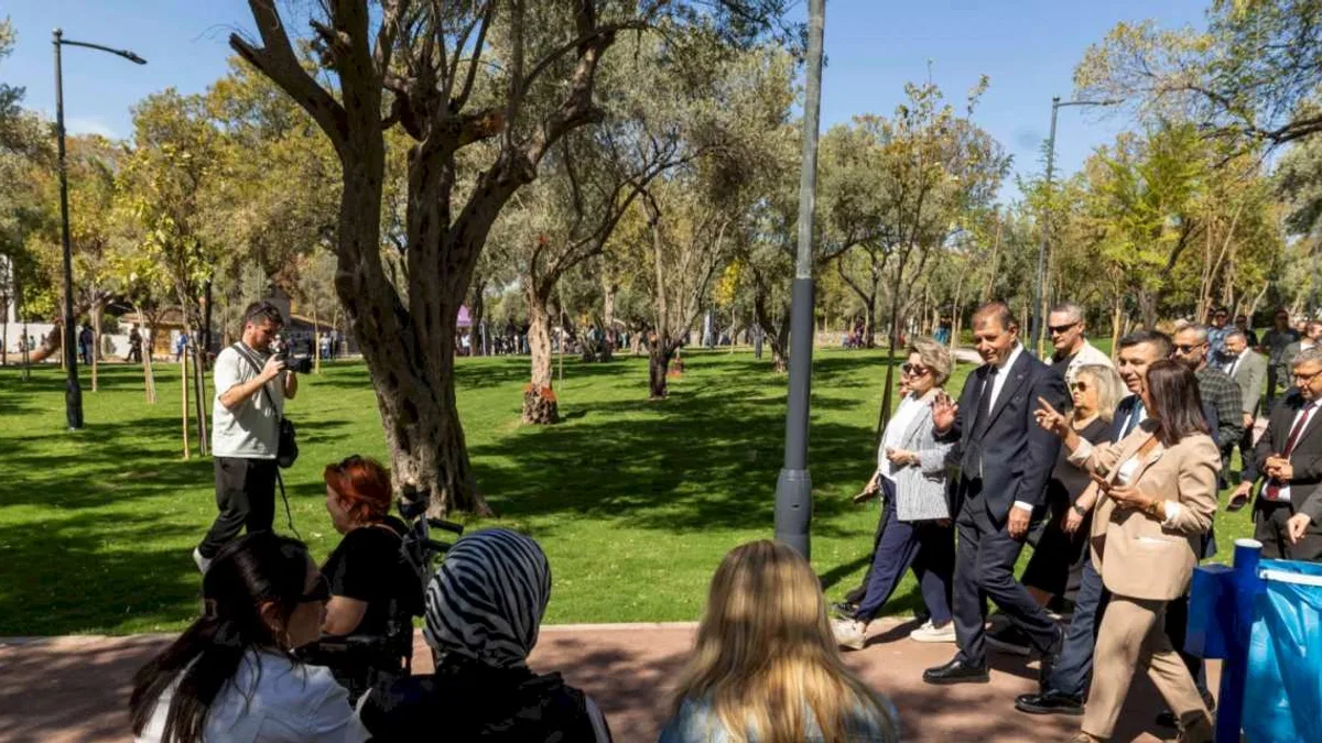 Buca Halk Parkı İzmir'de hizmete açıldı