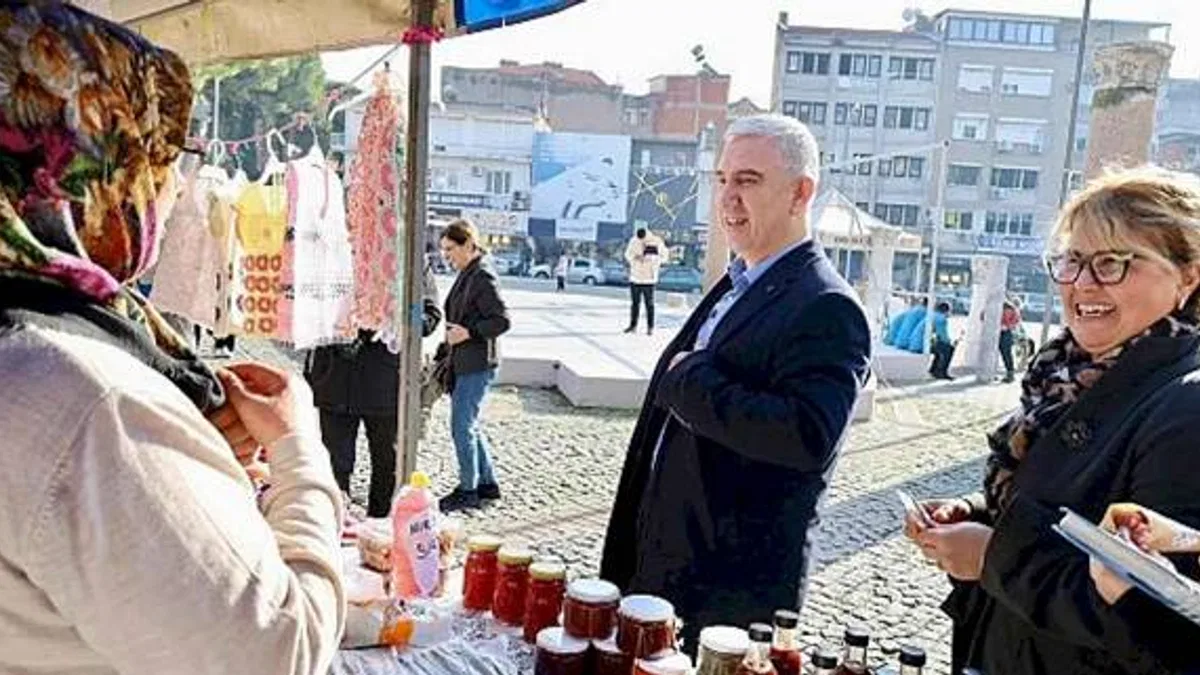 Bergama Belediyesi Üreten Kadınlar İçin Yeni Yıl Pazarı Kurdu