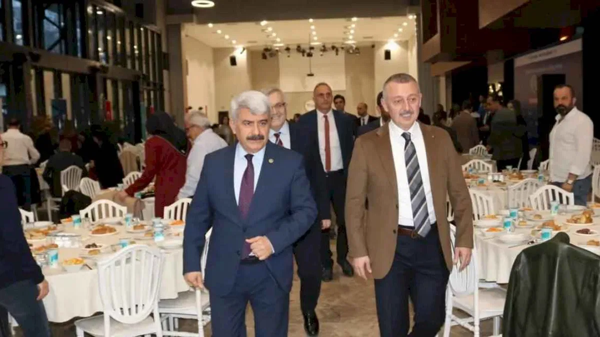 Büyükakın, Fransa dönüşü  sağlık çalışanlarıyla iftar yaptı