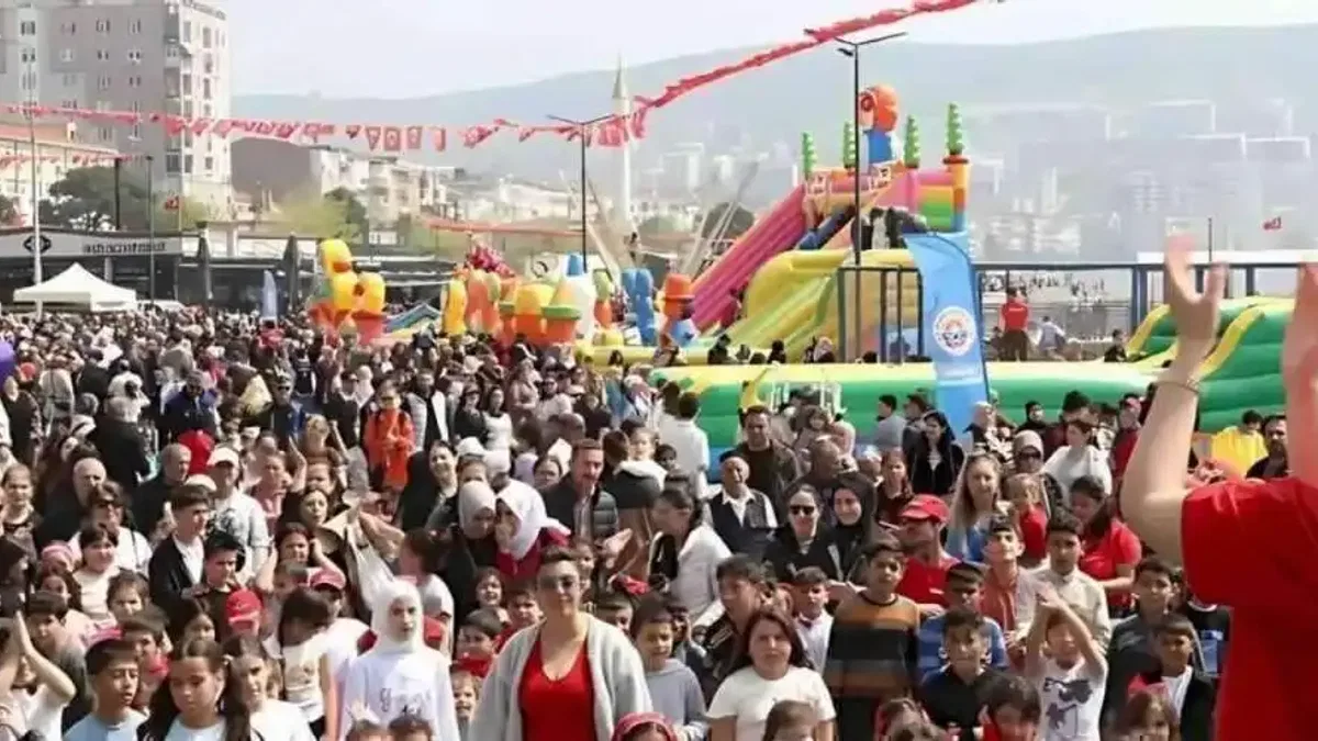 Bursa Gemlik'te çocuklar 23 Nisan'ı neşeyle kutladı