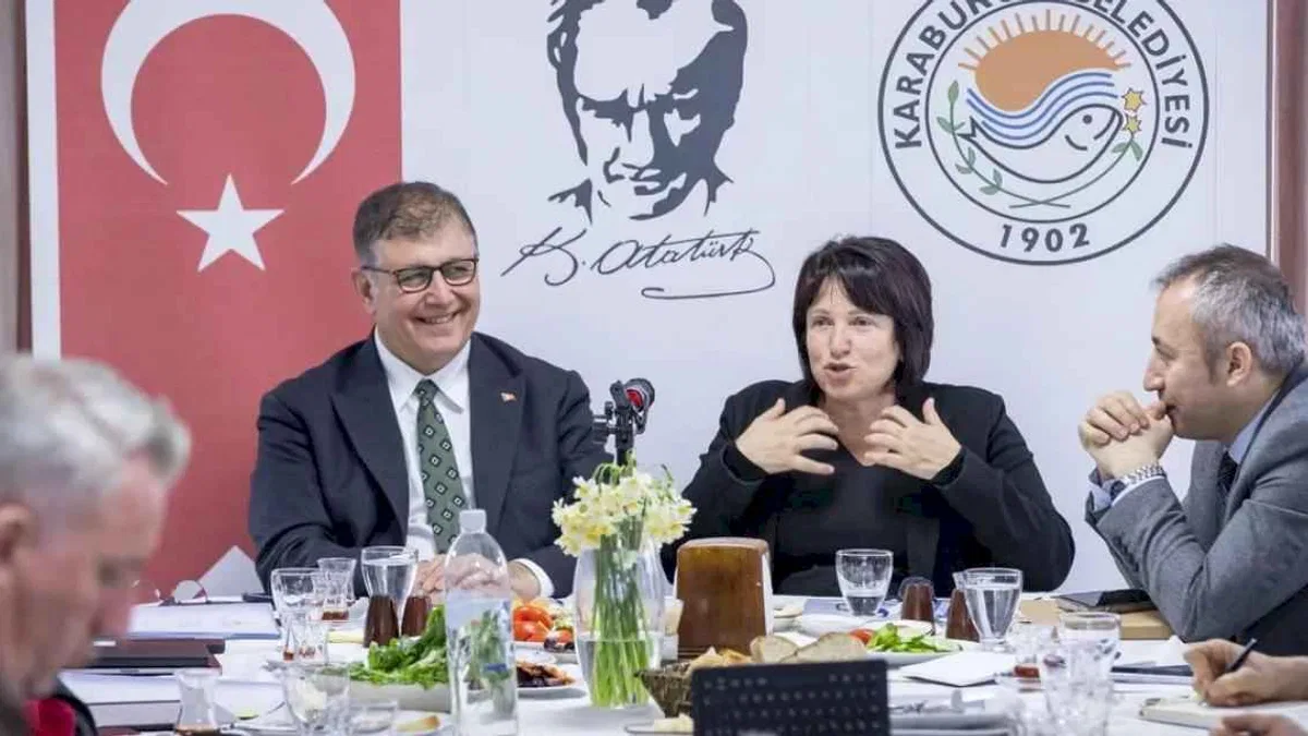 İzmir'de Başkan Tugay koordinasyonu Karaburun’da sürdürdü