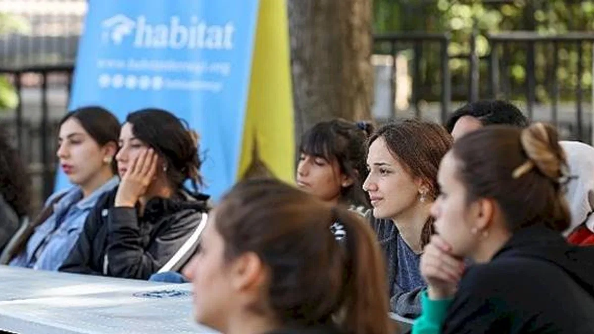 Depremzede Gençler Buca'da Moral Depoladı