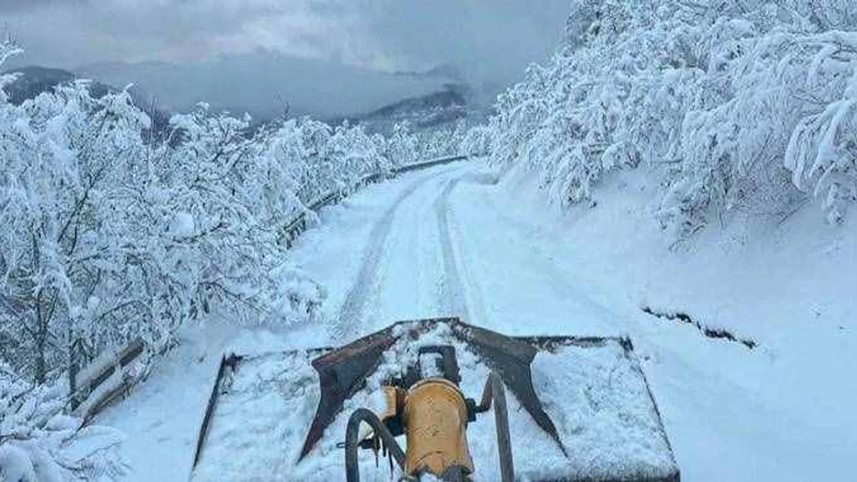 Sakarya’da karla mücadele: 31 yol açıldı
